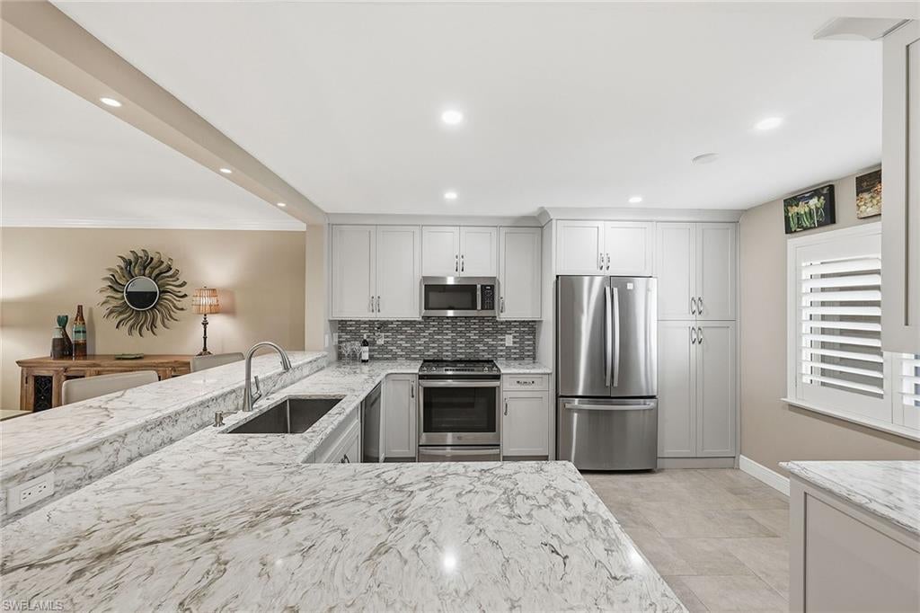 5863 Cobblestone LN F103