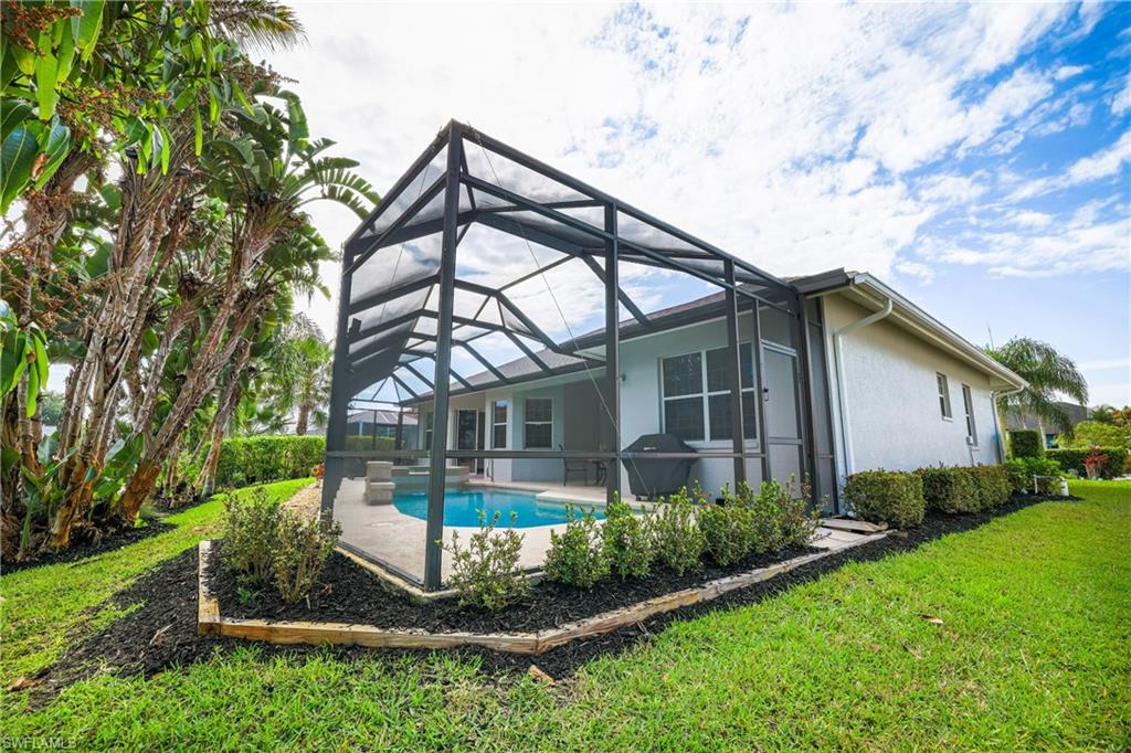 QUEENS PARK AT LAGO VERDE - Residential