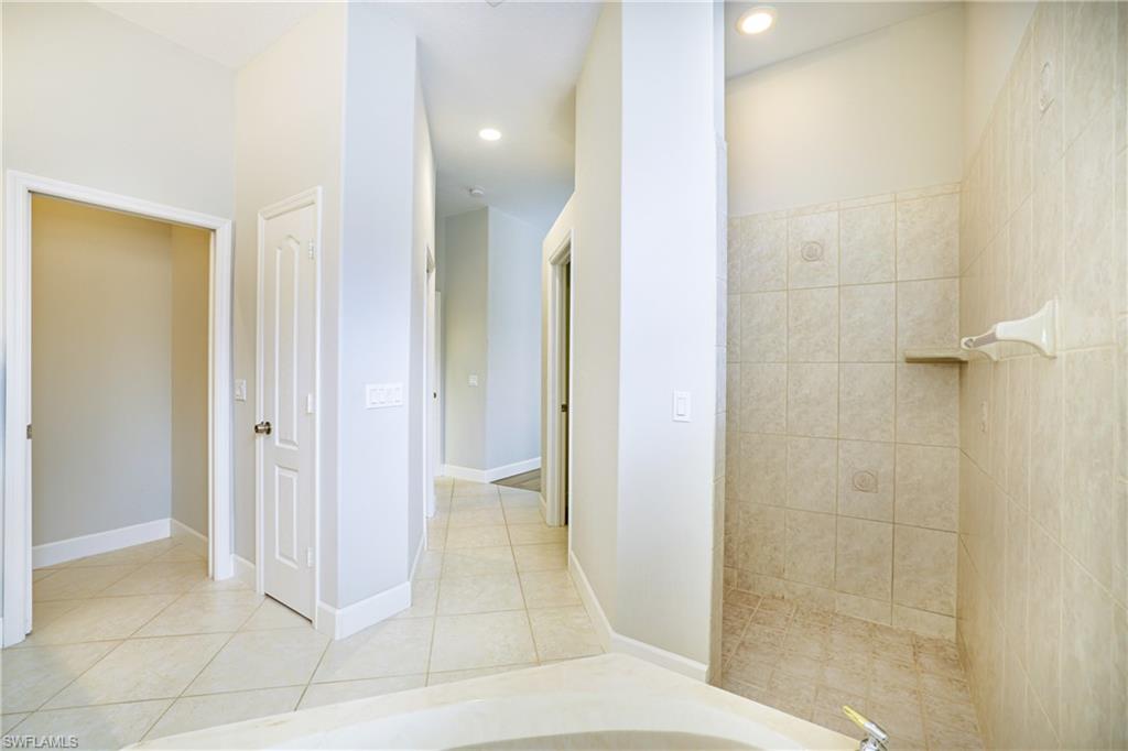 QUEENS PARK AT LAGO VERDE - Residential