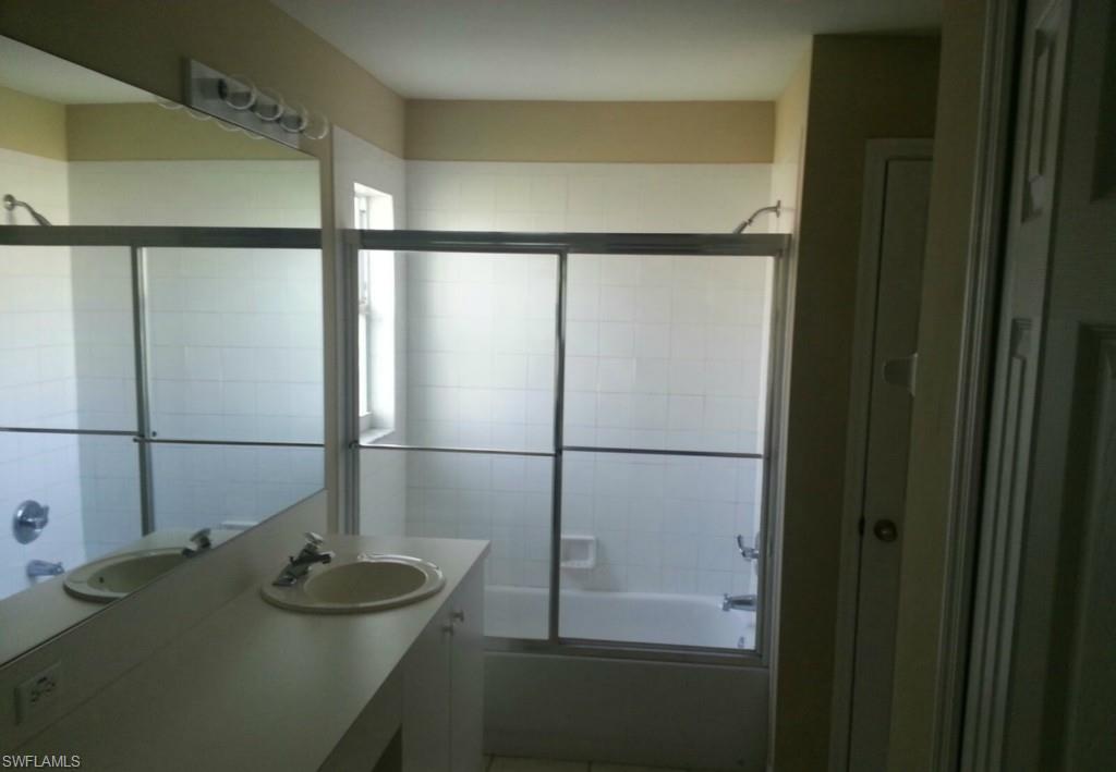 VARSITY LAKES - Residential