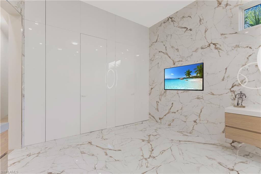 MOORINGS - Residential