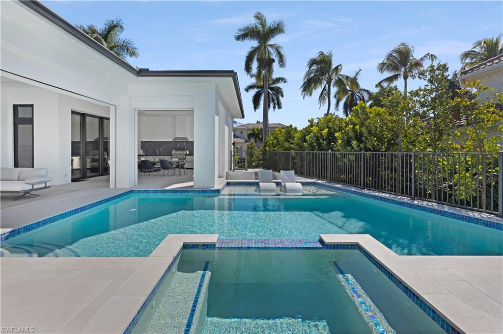 MOORINGS - Residential