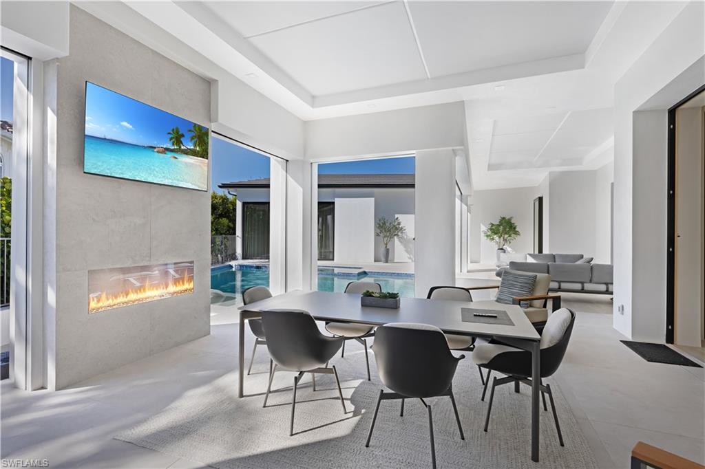 MOORINGS - Residential