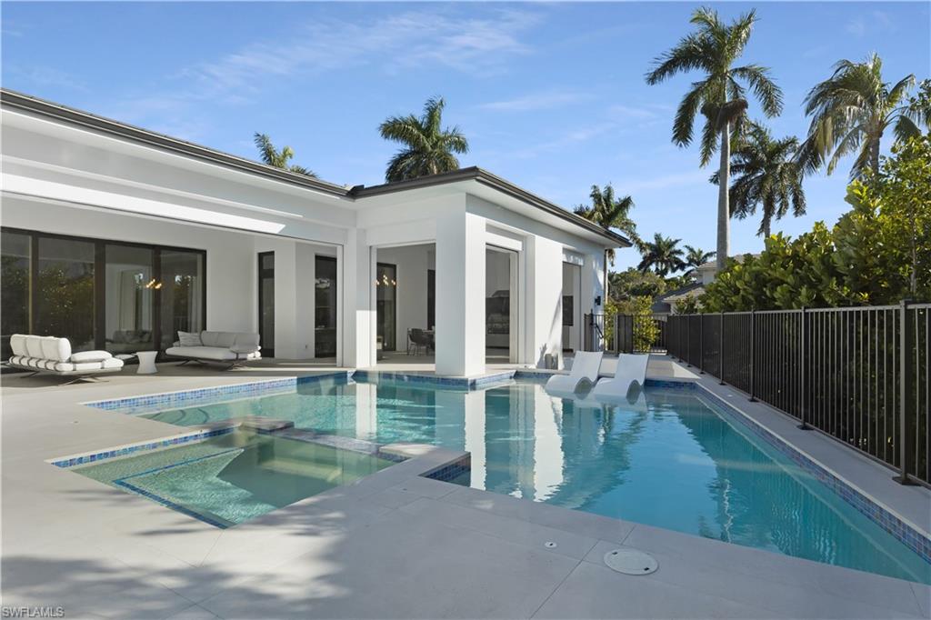 MOORINGS - Residential