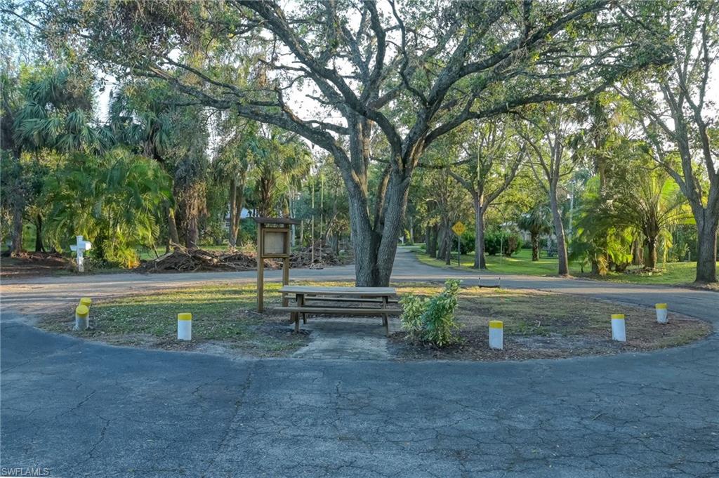 CALUSA WOODS - Residential