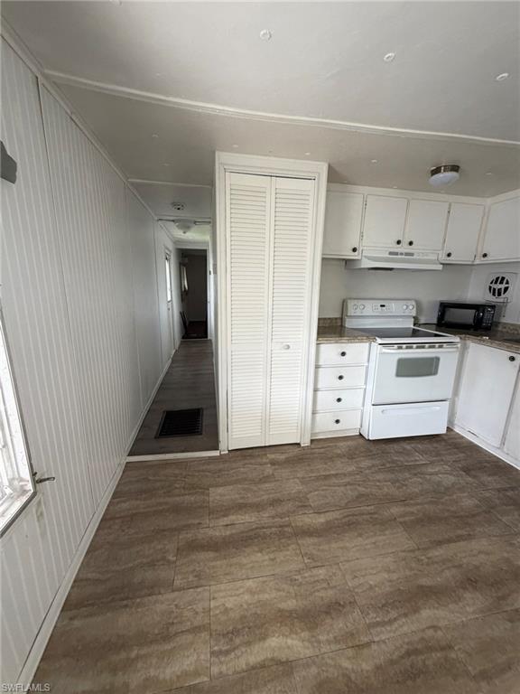 MOBILE MANOR - Residential