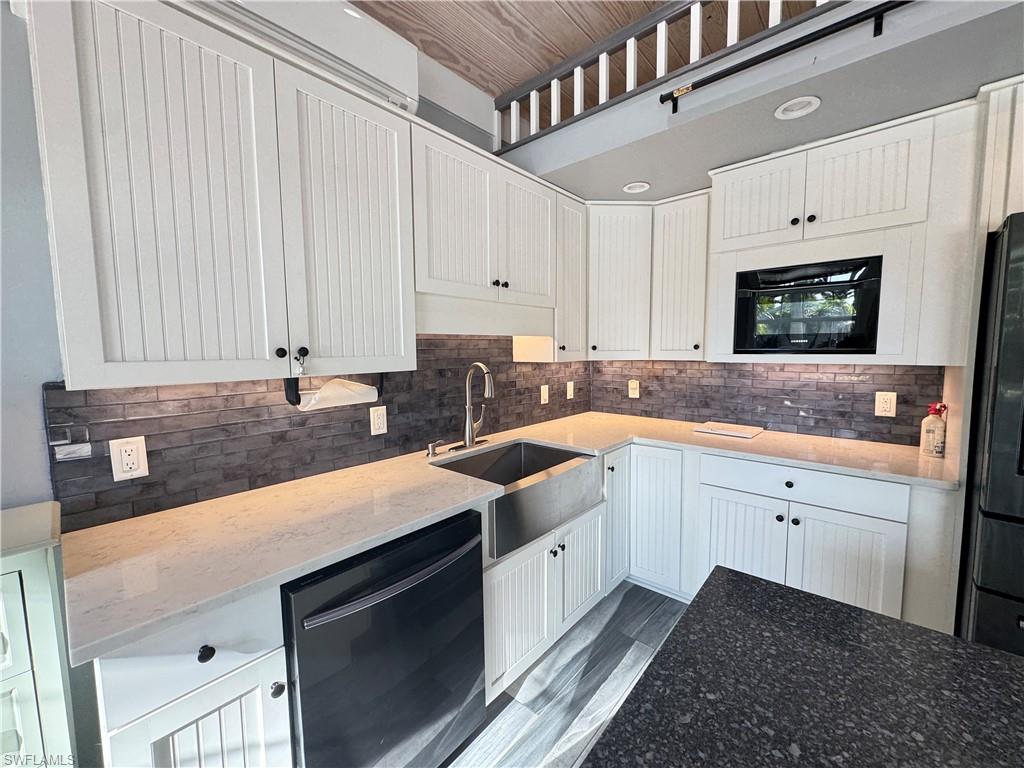 RIVERBEND MOTORCOACH RESORT - Land