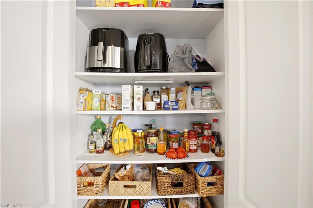 COUNTRY CLUB - Residential