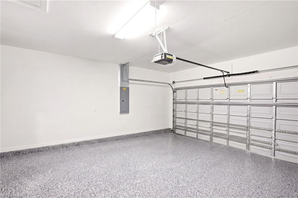 COUNTRY CLUB - Residential