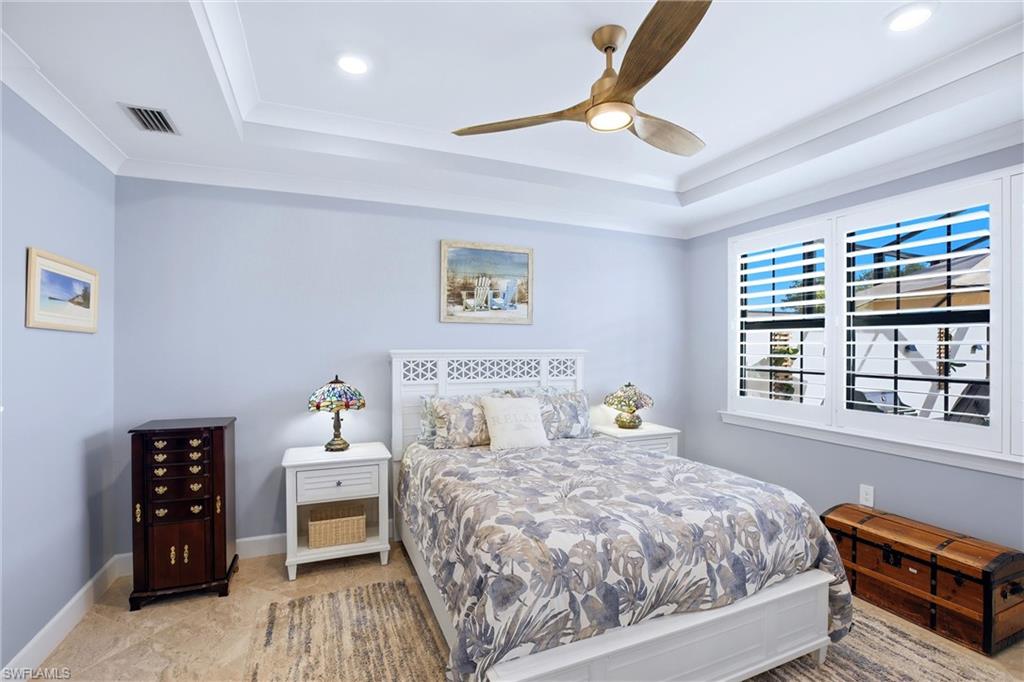 COUNTRY CLUB - Residential