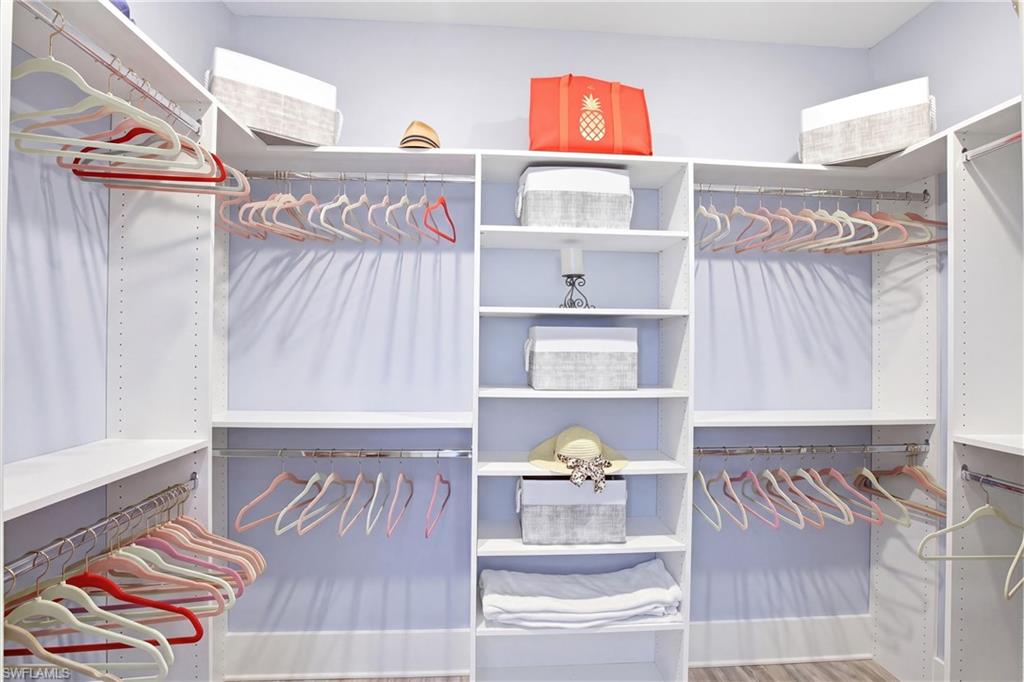 COUNTRY CLUB - Residential