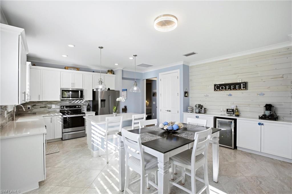 COUNTRY CLUB - Residential