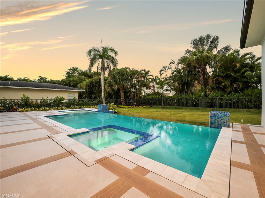 MOORINGS - Residential