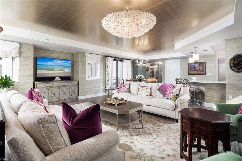 ESMERALDA ON EIGHTH - Residential