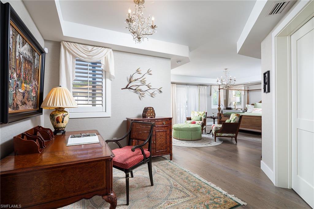 ESMERALDA ON EIGHTH - Residential