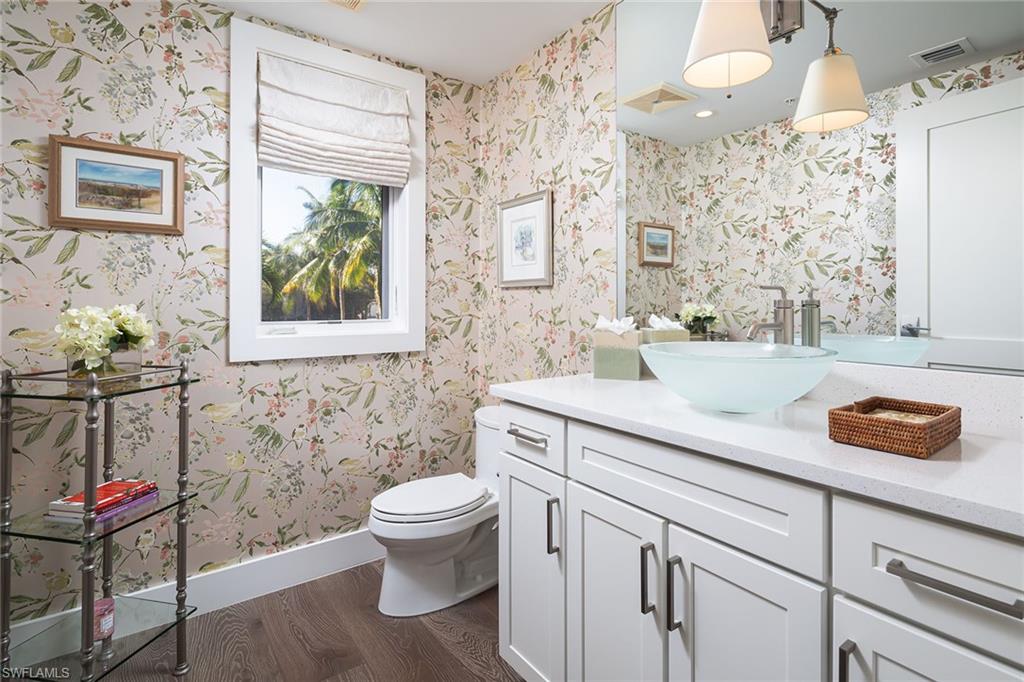 ESMERALDA ON EIGHTH - Residential