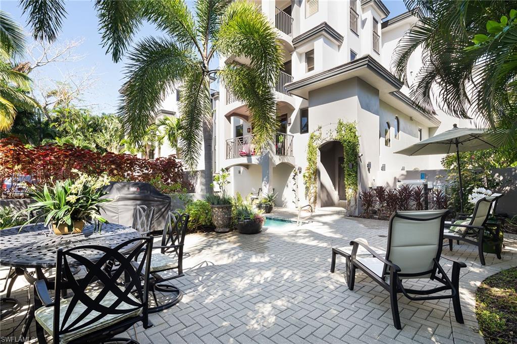 ESMERALDA ON EIGHTH - Residential