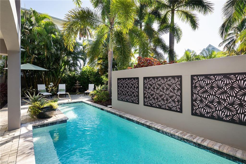 ESMERALDA ON EIGHTH - Residential