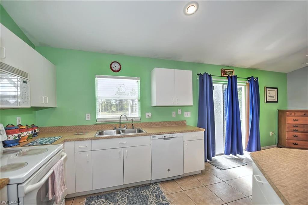 MIRROR LAKES - Residential