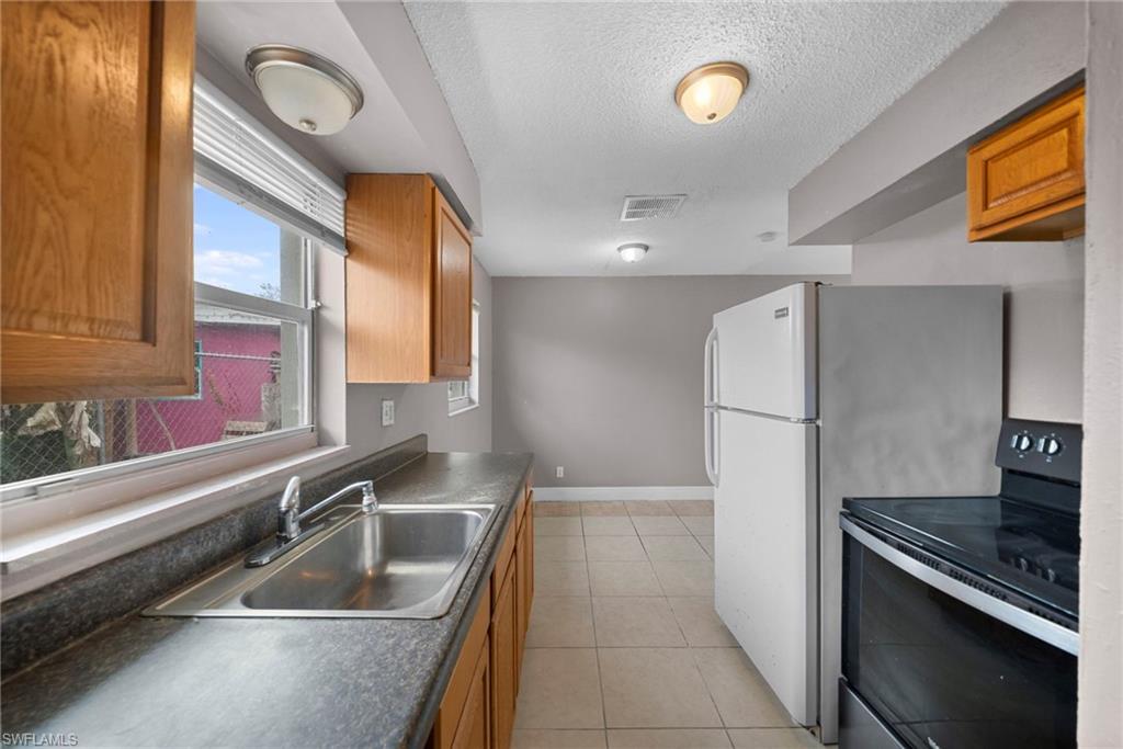 PINE MANOR - Residential Lease