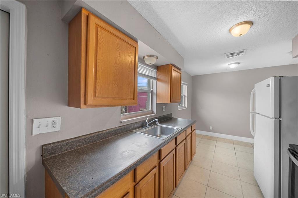 PINE MANOR - Residential Lease