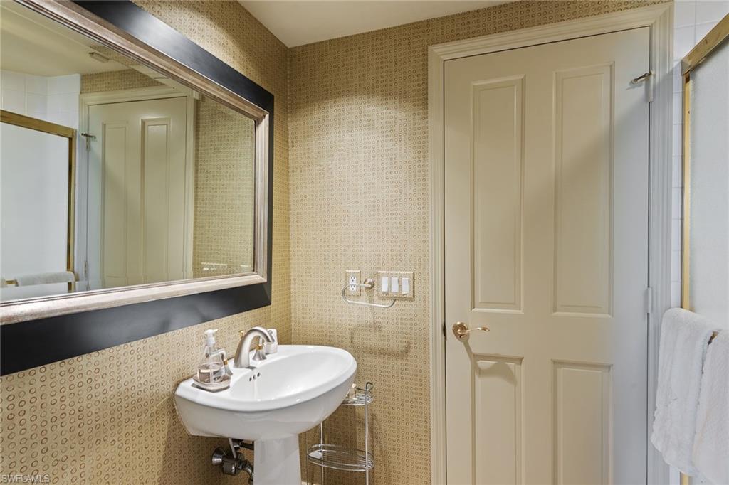 CARLYSLE AT BAY COLONY - Residential