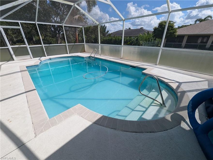 This spacious 3 bedroom 2 bath with a flex room. with a big beautiful pool. Is perfect for your family vacation.
All the comforts of home. Sort drive to some of the most beautiful beaches you will ever find. Entertainment, shopping or dining  out. It's all here. Or if you just want a quiet pool side kinda day, watching a beautiful Florida sunset, with  a night cap.