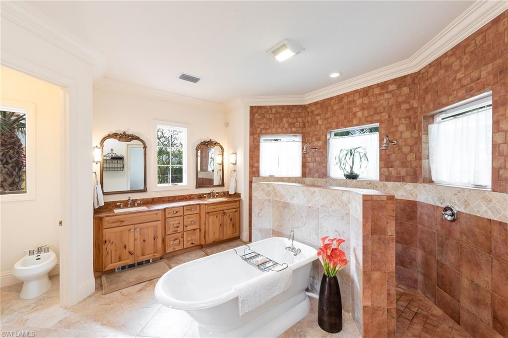 ESTATES - Residential