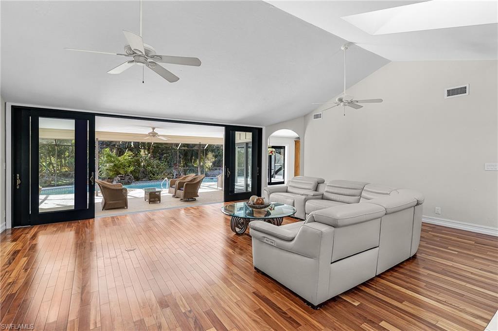 KINGS LAKE - Residential