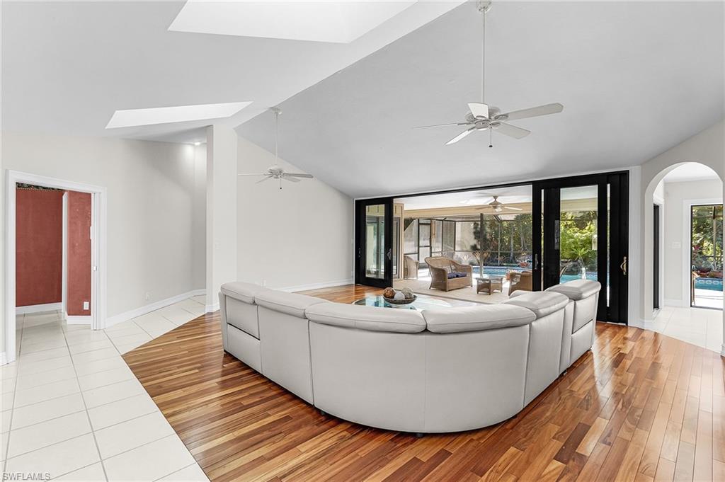 KINGS LAKE - Residential