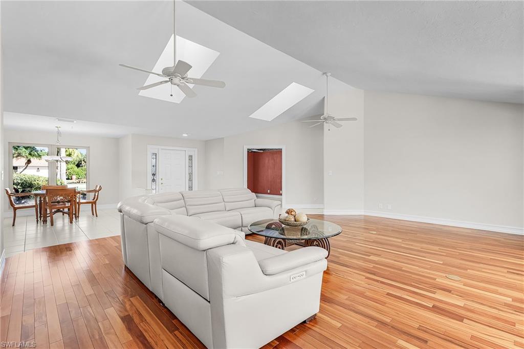 KINGS LAKE - Residential