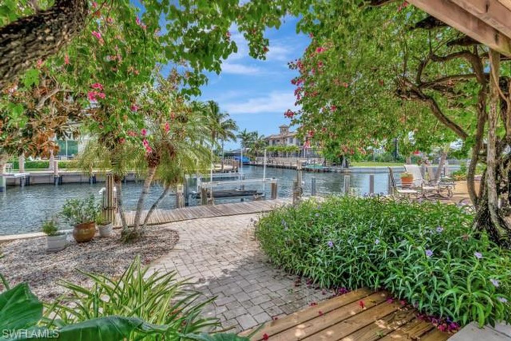 Photo of 1407 Marlin DR, NAPLES, FL 34102 (MLS # 225058387)