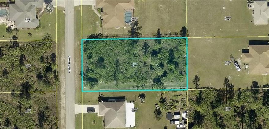 Build your dream home here!  Nice 1/2 acre lot that is semi country. Just minutes to town!