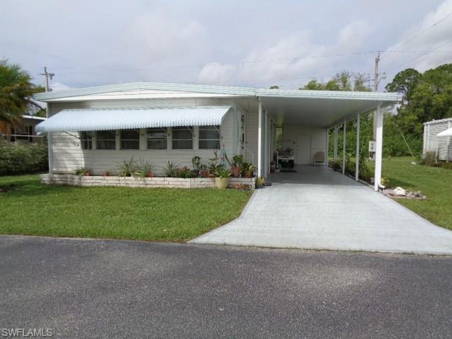 Large 2/2 located in Lake Arrowhead, a 55 + community where you own the land.