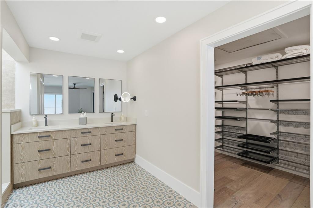 BAY VILLAS - Residential