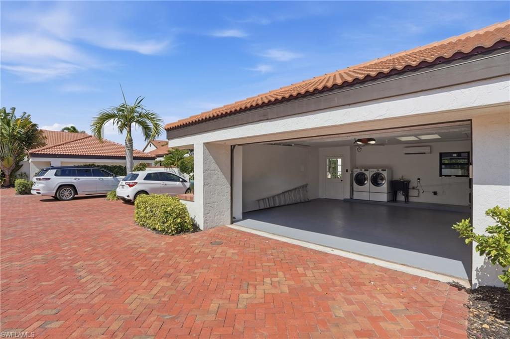 BAY VILLAS - Residential