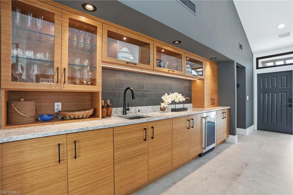 BAY VILLAS - Residential