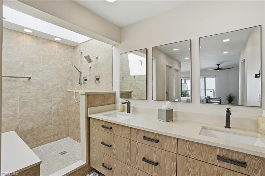 BAY VILLAS - Residential