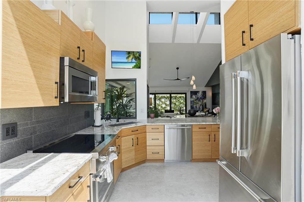 BAY VILLAS - Residential