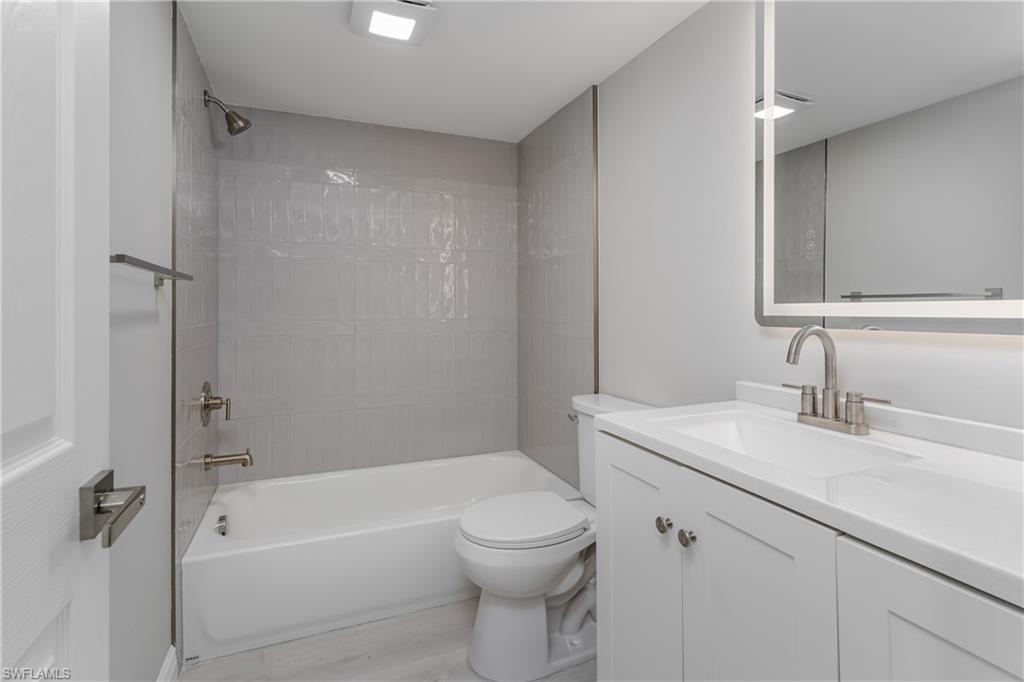 COUNTRY CLUB MANOR - Residential