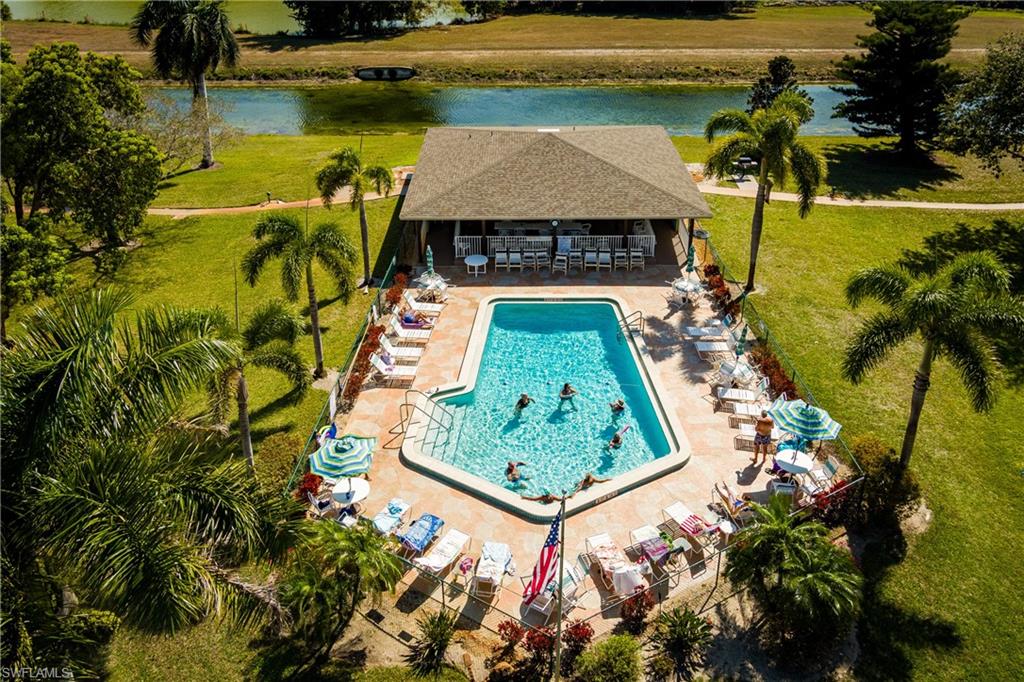 COUNTRY CLUB MANOR - Residential