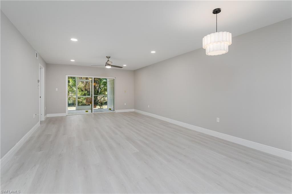 COUNTRY CLUB MANOR - Residential