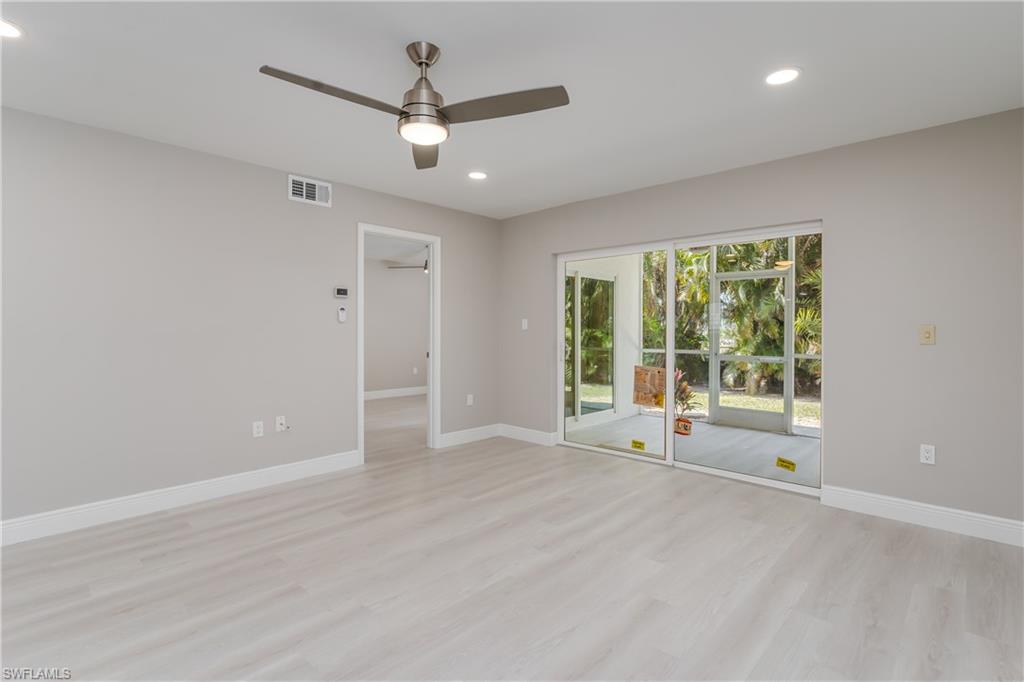 COUNTRY CLUB MANOR - Residential