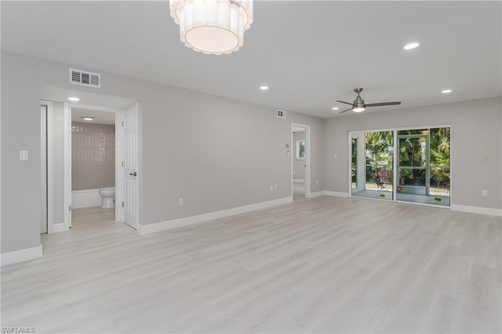 COUNTRY CLUB MANOR - Residential