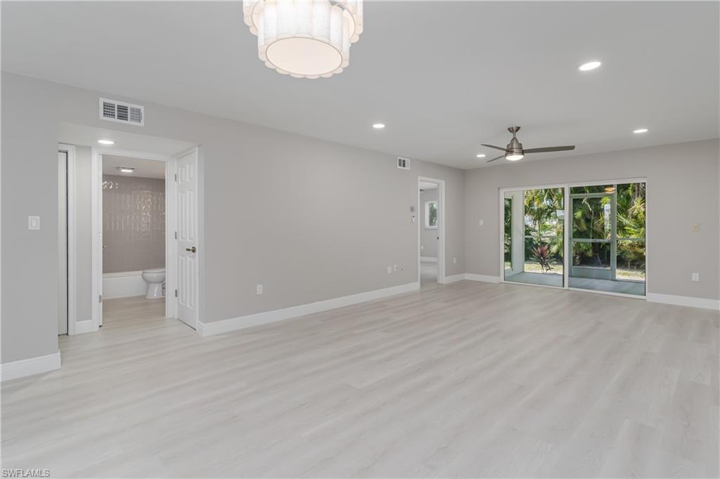 COUNTRY CLUB MANOR - Residential