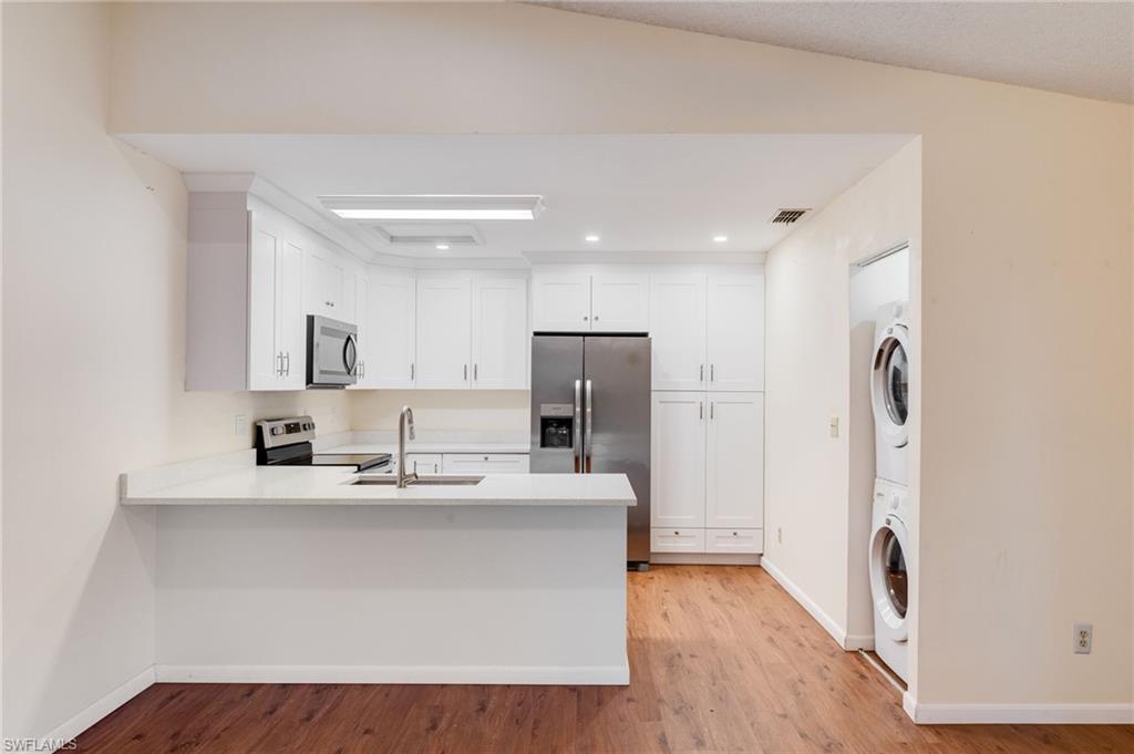 FOXMOOR LAKES - Residential