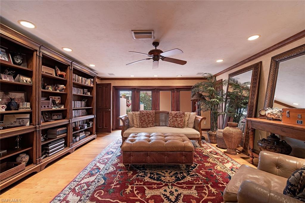 AQUALANE SHORES - Residential