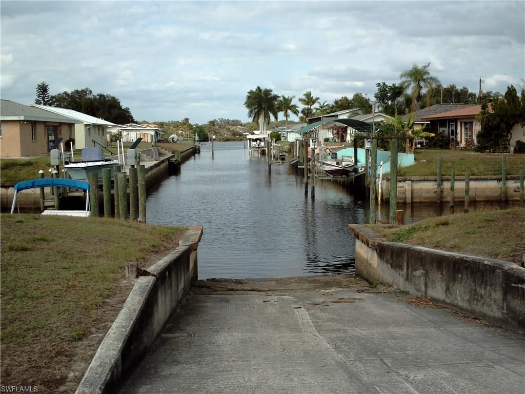 WATERWAY SHORES - Land