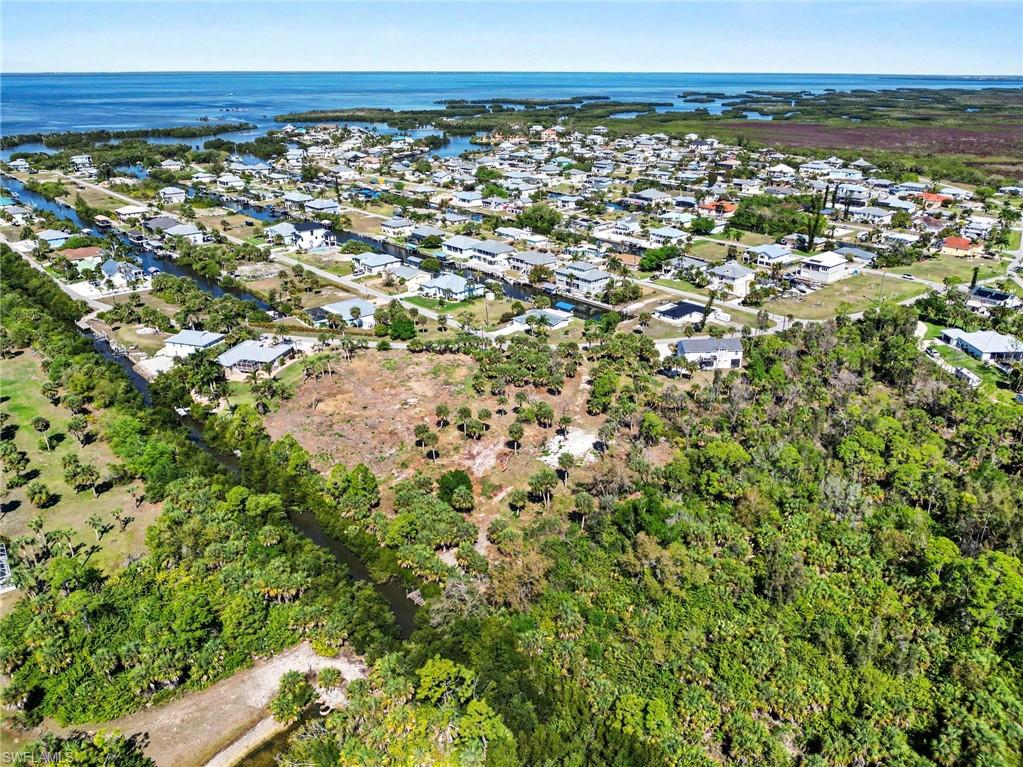 PIRATE HARBOR - Land