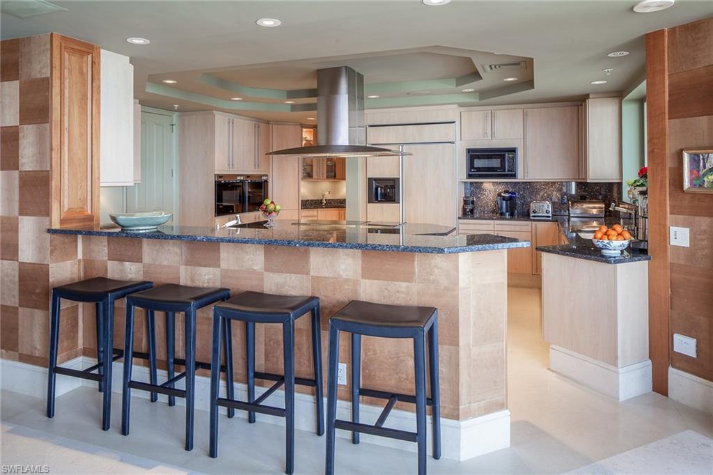 WINDSOR AT BAY COLONY - Residential